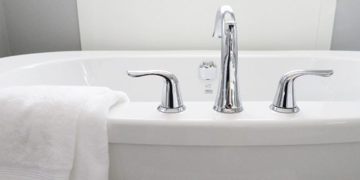 bathroom-bathtub-ceramic-chrome-534116